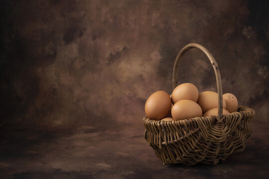 鸡蛋暗调背景图片
