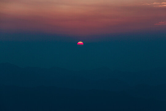 夕阳云影