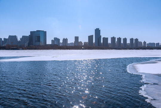 冬天雪后中国沈阳五里河公园