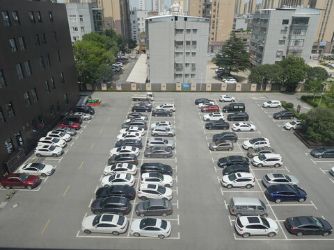 大型停车场