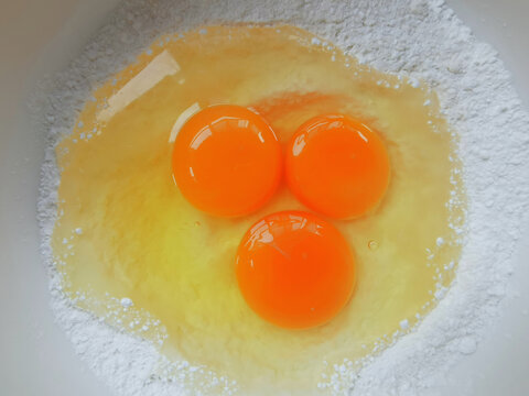 鸡蛋和面粉