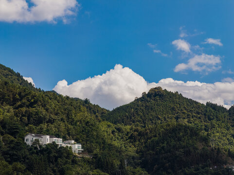 深山居所