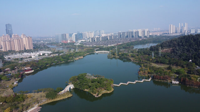 广东顺德顺峰山公园九曲桥