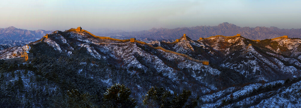 雪后金山岭长城全景高清大图