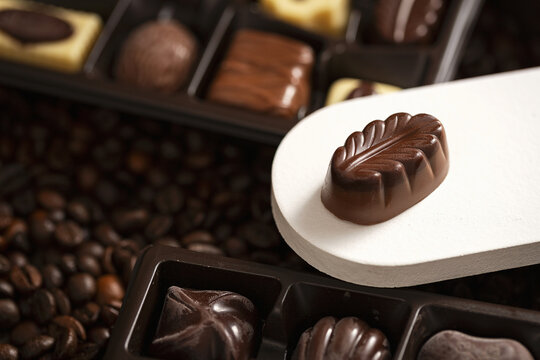 巧克力甜品暗调风格背景
