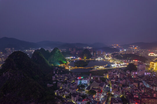 蟠龙天湖广场夜景