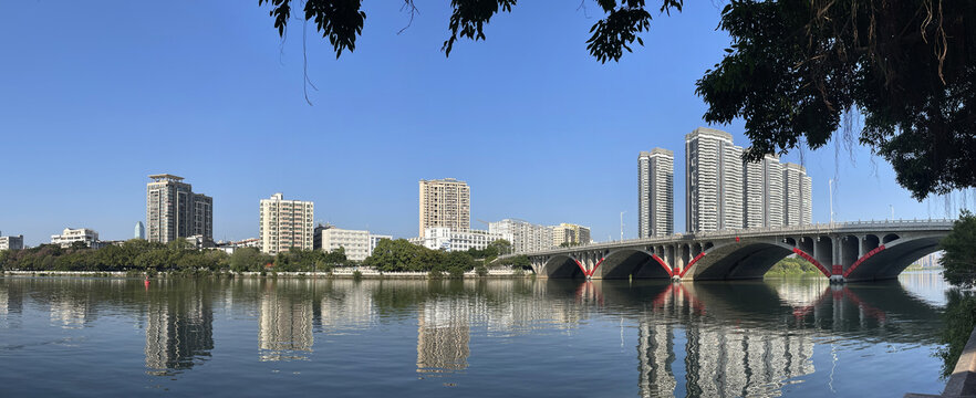 绿色城市蓝天碧水