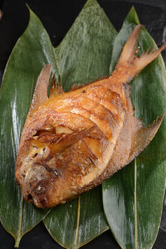香煎海鲳鱼