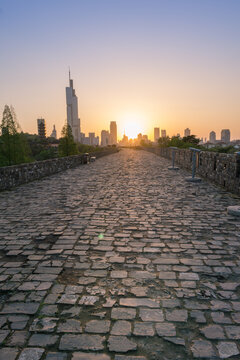 日落中国南京的明代城墙