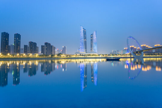 中国南京长江边建筑夜景
