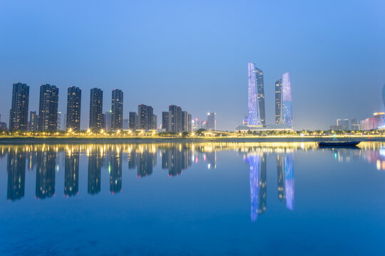 中国南京长江边建筑夜景