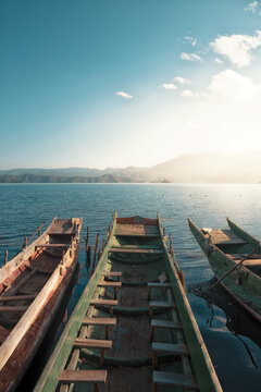 泸沽湖的猪槽船