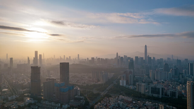 朝阳晨雾城市深圳高楼