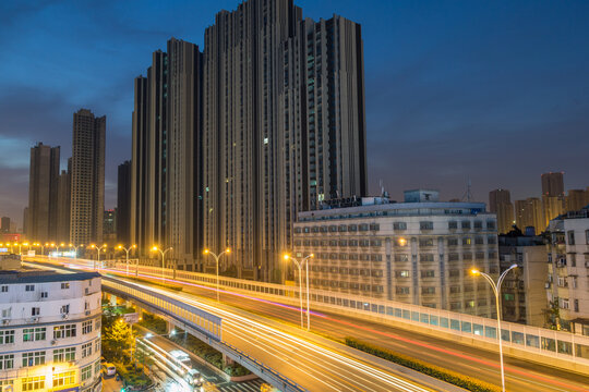 中国武汉城市道路夜景