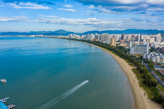 航拍海南三亚湾度假区沙滩海景