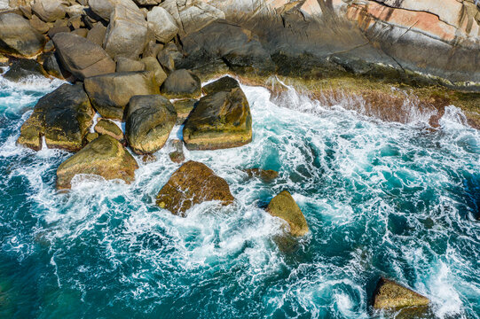 航拍海南陵水分界洲岛海边岩石