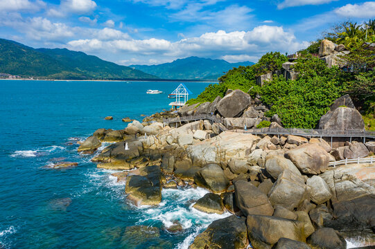 航拍海南陵水分界洲岛海边岩石