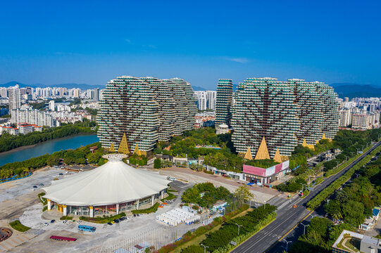 航拍三亚美丽之冠大树酒店建筑