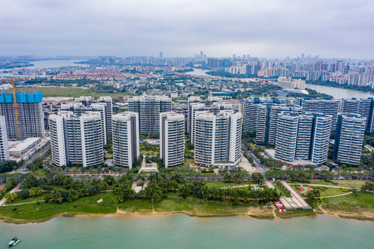 航拍海南海口新埠岛海景房建筑