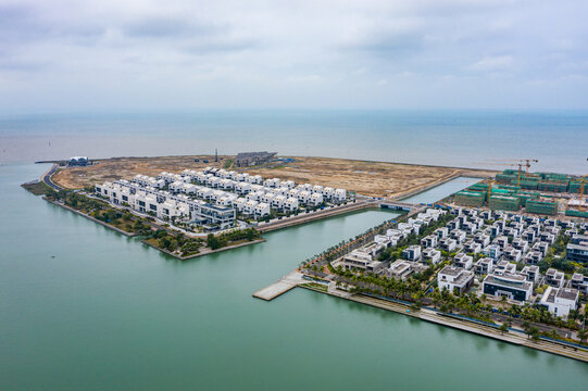 航拍海南海口新埠岛海滨别墅