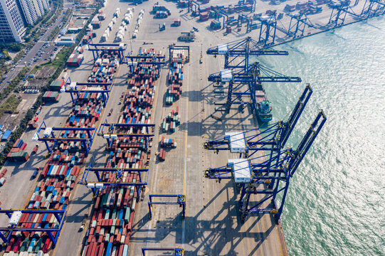 航拍海口港集装箱码头海运港口