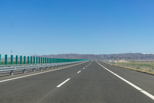 新疆塔城的道路公路背景