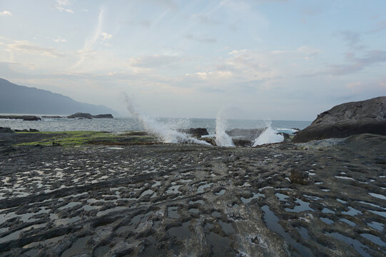 岩石海浪