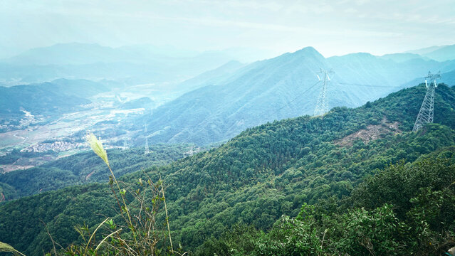 阳安圣山峰顶风光正南山脉