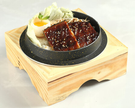 日式鳗鱼石锅饭