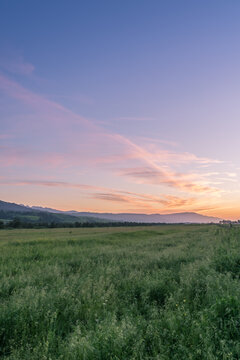 夕阳下的新疆巴音布鲁克草原