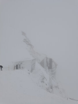 风雪中的瑞士少女峰