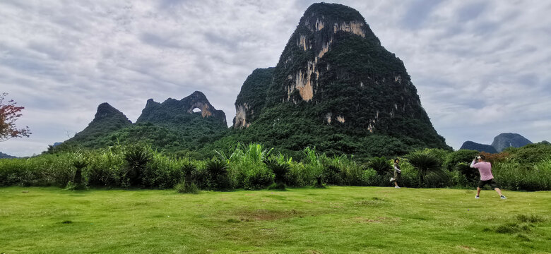 桂林月亮山