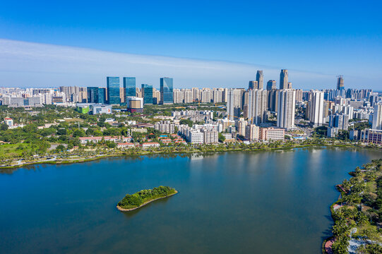 航拍海口红城湖公园城市湿地湖