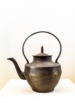 古董铜酒壶