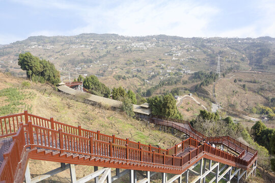 龙泉山森林公园钟家山栈道