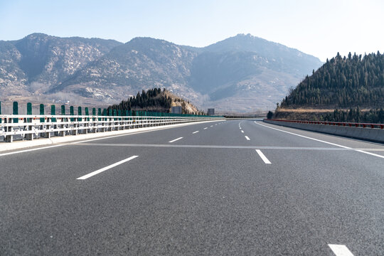 道路交通和自然风景