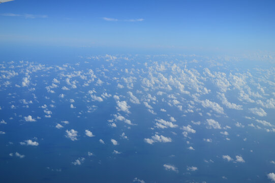 天空俯瞰大海