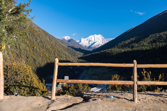 川西雅拉雪山