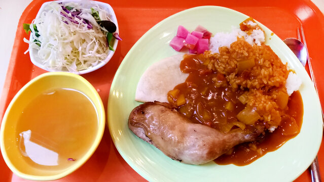 韩国鸡腿配酸甜蔬菜汁浇饭