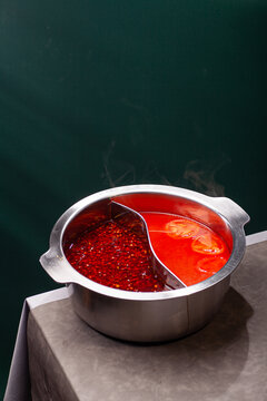 番茄红油鸳鸯锅