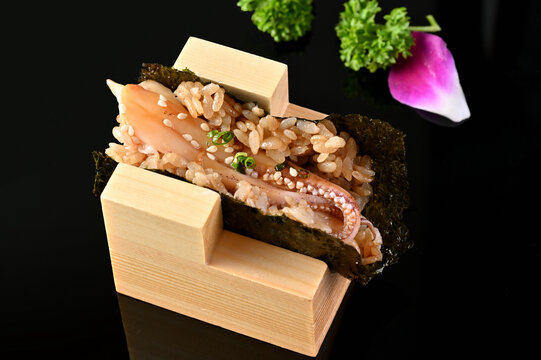 海苔鱿鱼寿司