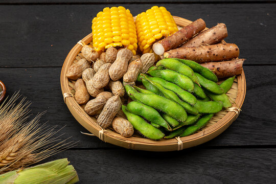 煮花生玉米山药毛豆拼盘