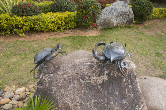 园林螃蟹雕塑