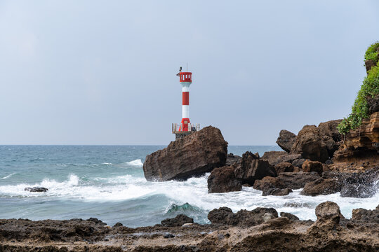 北海涠洲岛海边灯塔