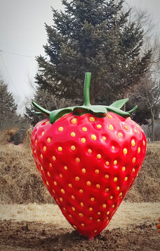 草莓造型雕塑