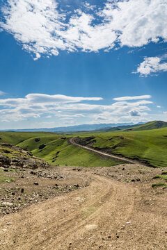 中国新疆草原道路背景