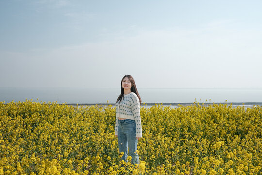 油菜花和女人