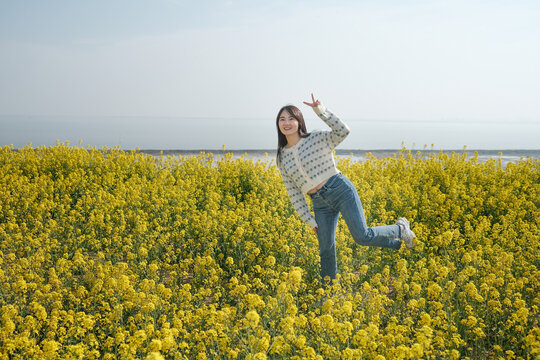 油菜花和女人