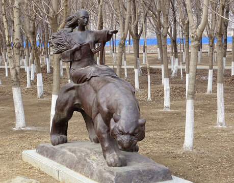 骑狮雕塑