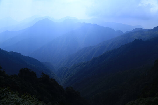 水墨群山